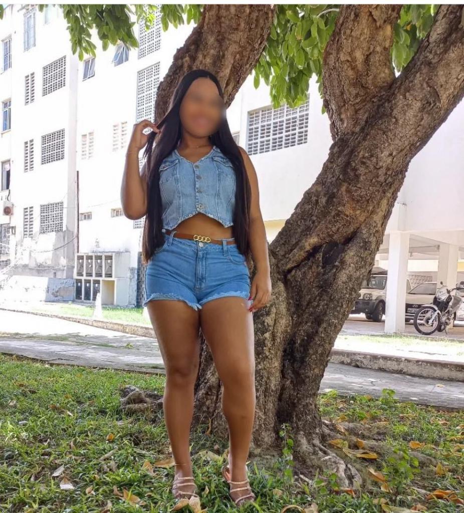 600060051: Chica busca chico en Sevilla
