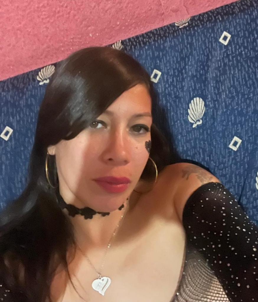 633447389: Chica busca chico en Asturias