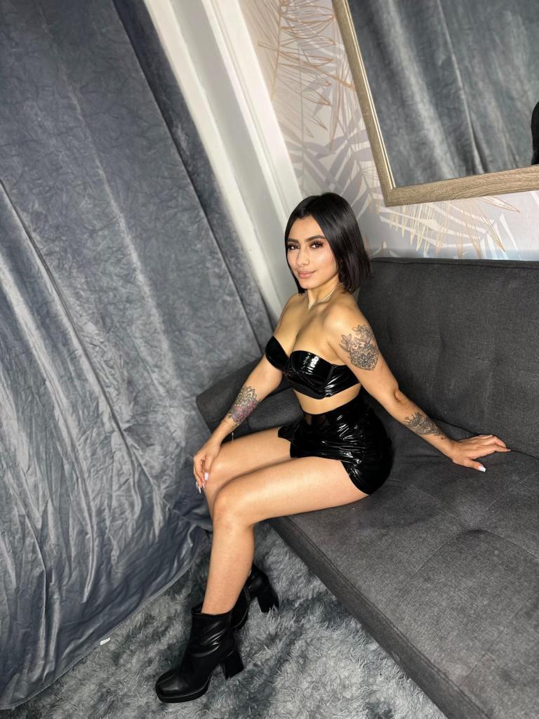 617946780: Chica busca chico en Ibiza