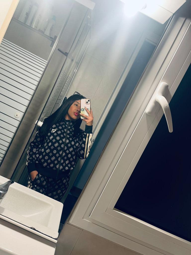 685917516: Chica busca chico en Barcelona