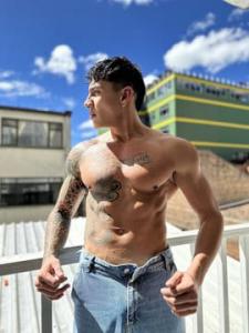 608374027: Chico busca chica en Barcelona