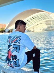 662089415: Chico busca chica en Valencia